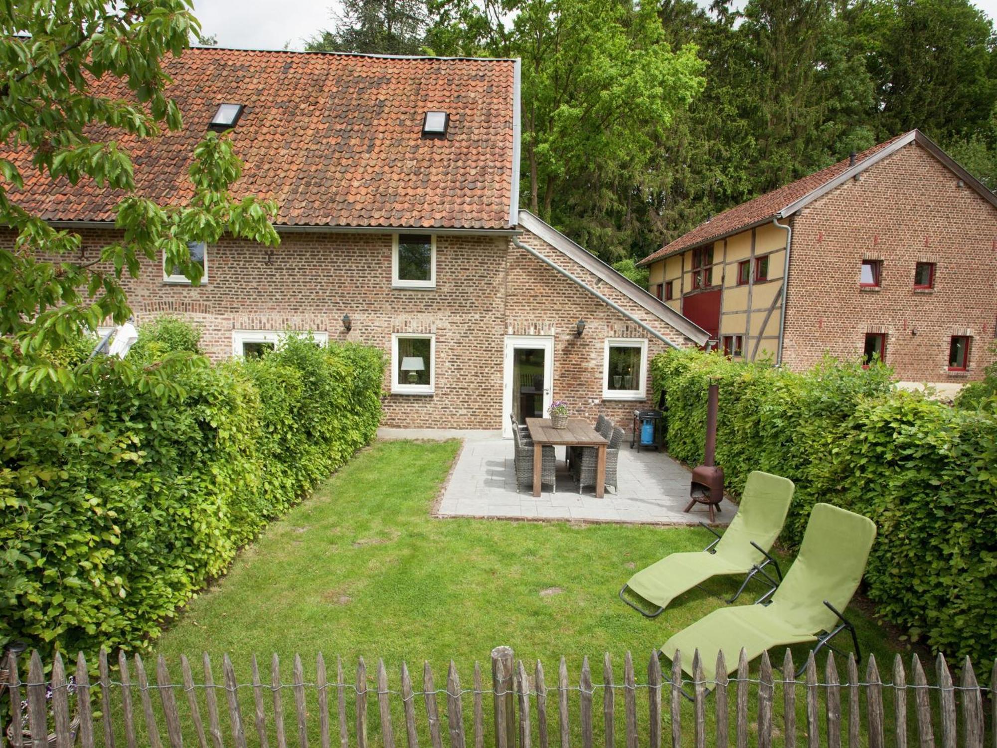Stunning Holiday Home Near Forest In Slenaken Exterior photo